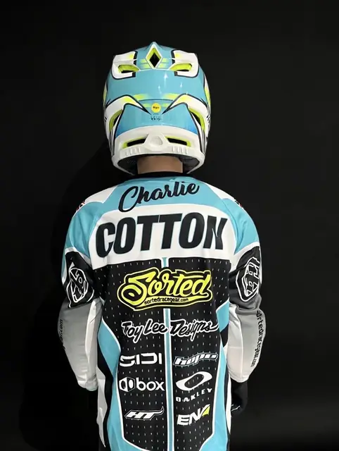 Name on the back, Sorted on the chest